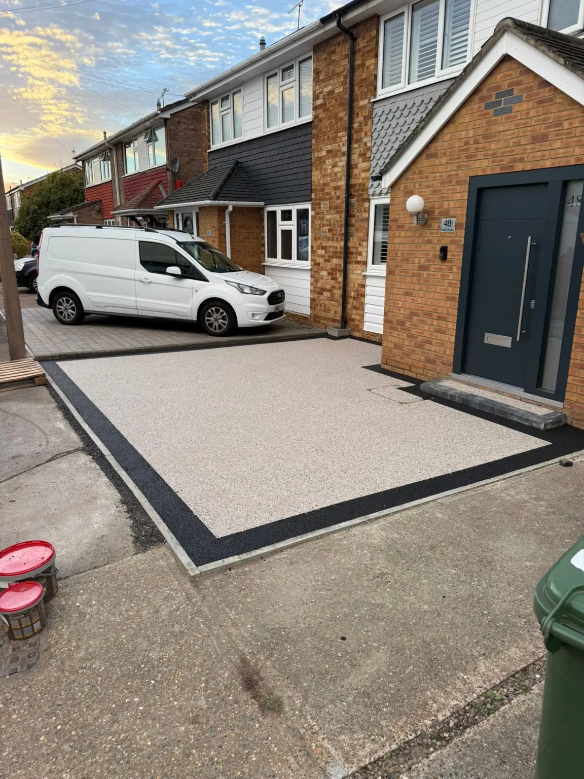Resin bound driveway with charcoal block paving border in Essex